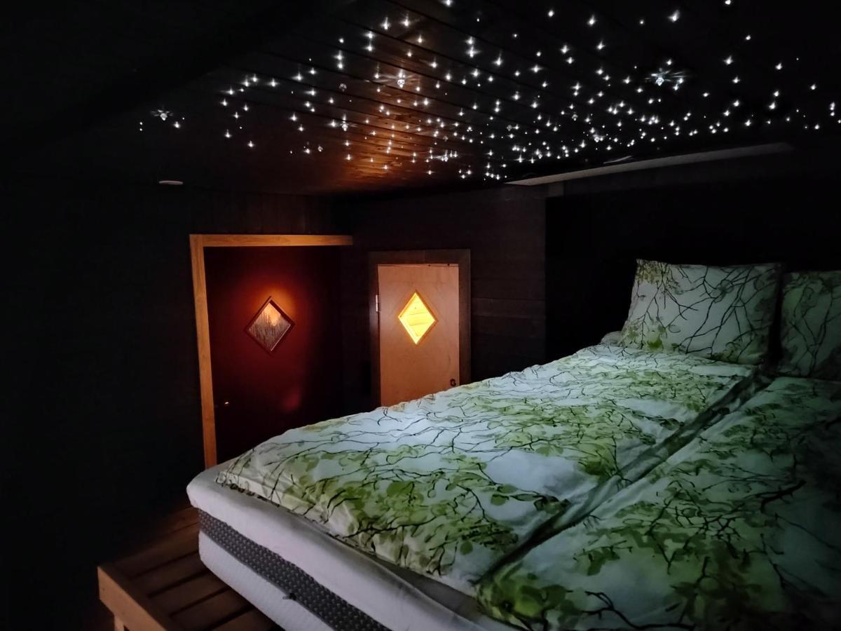 Relax & Recharge - A Unique Suite With A Touch Of Luxury - Hot Tub And Sauna Inspired Decor #Not A Real Sauna# Easy City Access - Direct Train 15 Min To City Helsinki Dış mekan fotoğraf