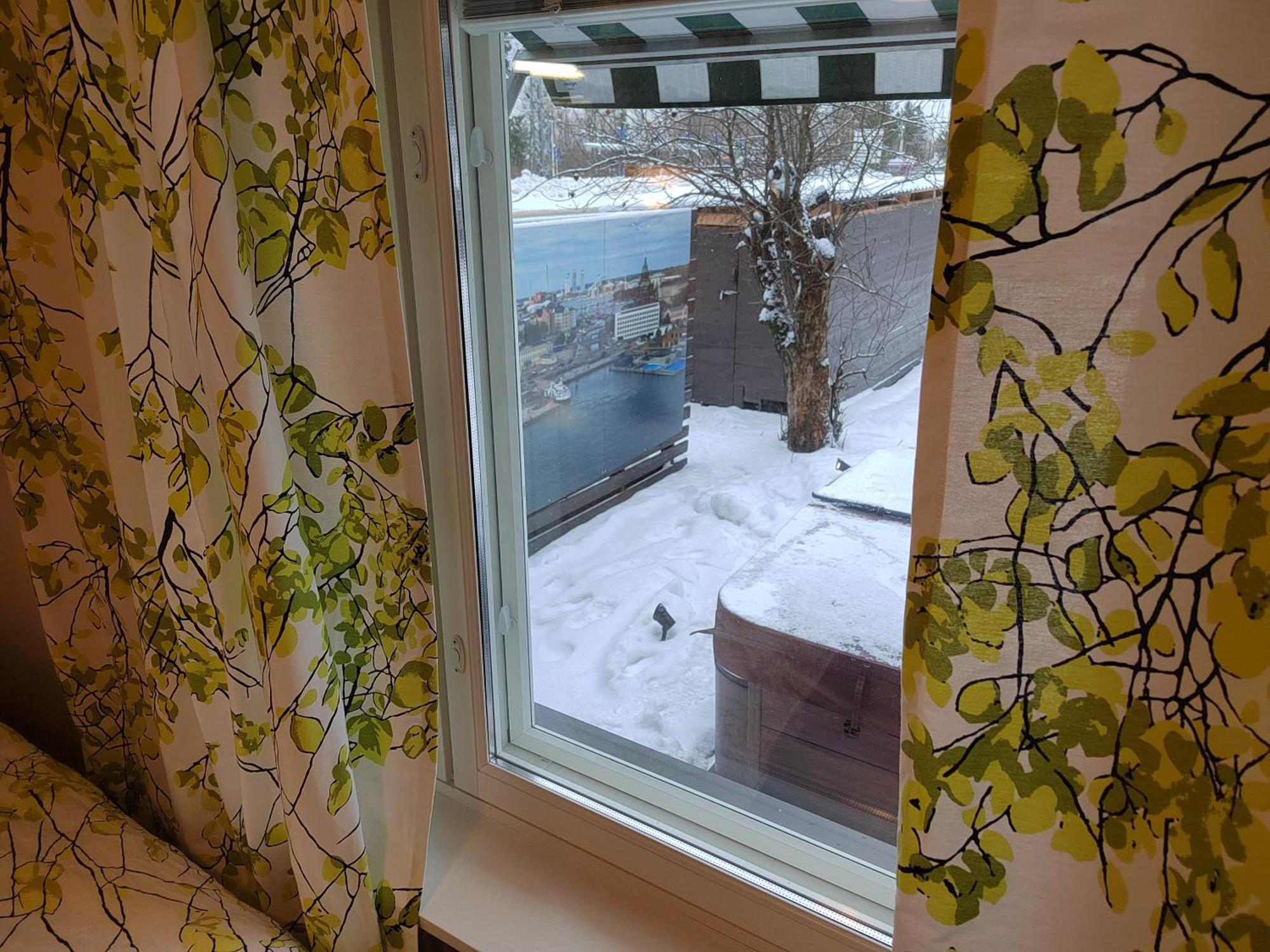 Relax & Recharge - A Unique Suite With A Touch Of Luxury - Hot Tub And Sauna Inspired Decor #Not A Real Sauna# Easy City Access - Direct Train 15 Min To City Helsinki Dış mekan fotoğraf