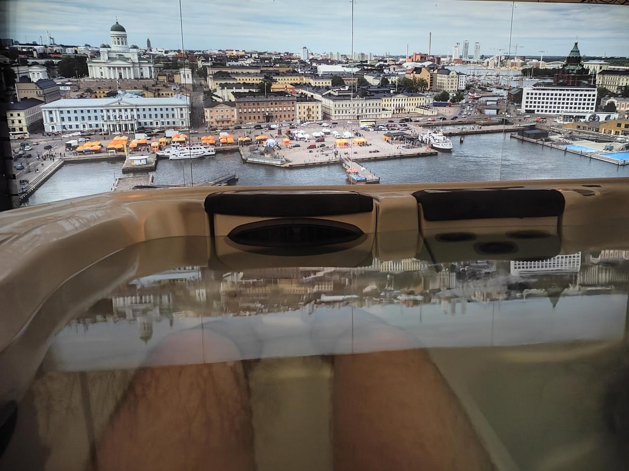 Relax & Recharge - A Unique Suite With A Touch Of Luxury - Hot Tub And Sauna Inspired Decor #Not A Real Sauna# Easy City Access - Direct Train 15 Min To City Helsinki Dış mekan fotoğraf