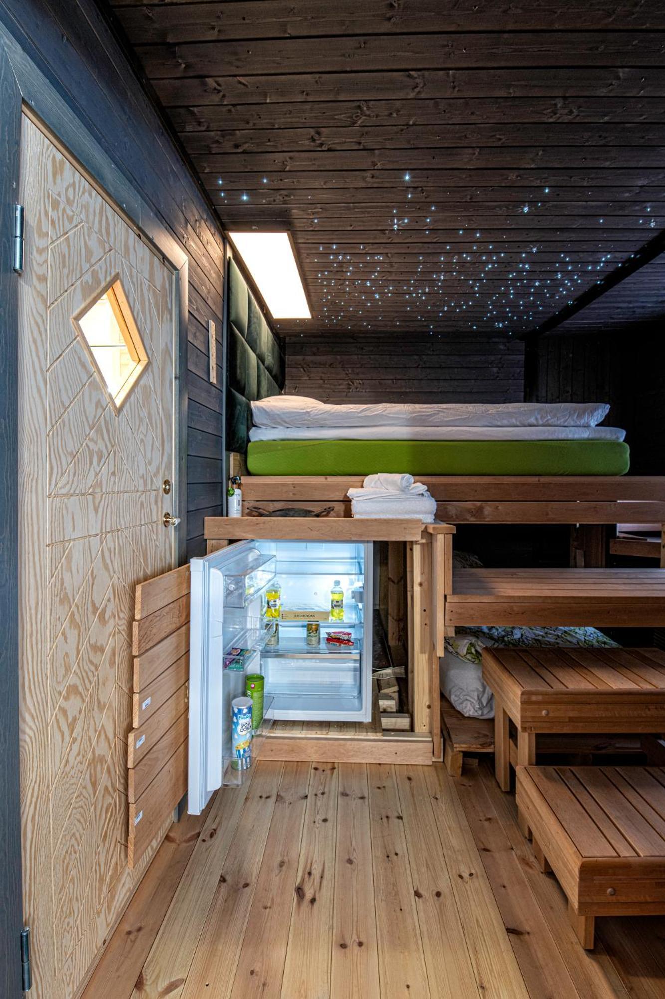 Relax & Recharge - A Unique Suite With A Touch Of Luxury - Hot Tub And Sauna Inspired Decor #Not A Real Sauna# Easy City Access - Direct Train 15 Min To City Helsinki Dış mekan fotoğraf