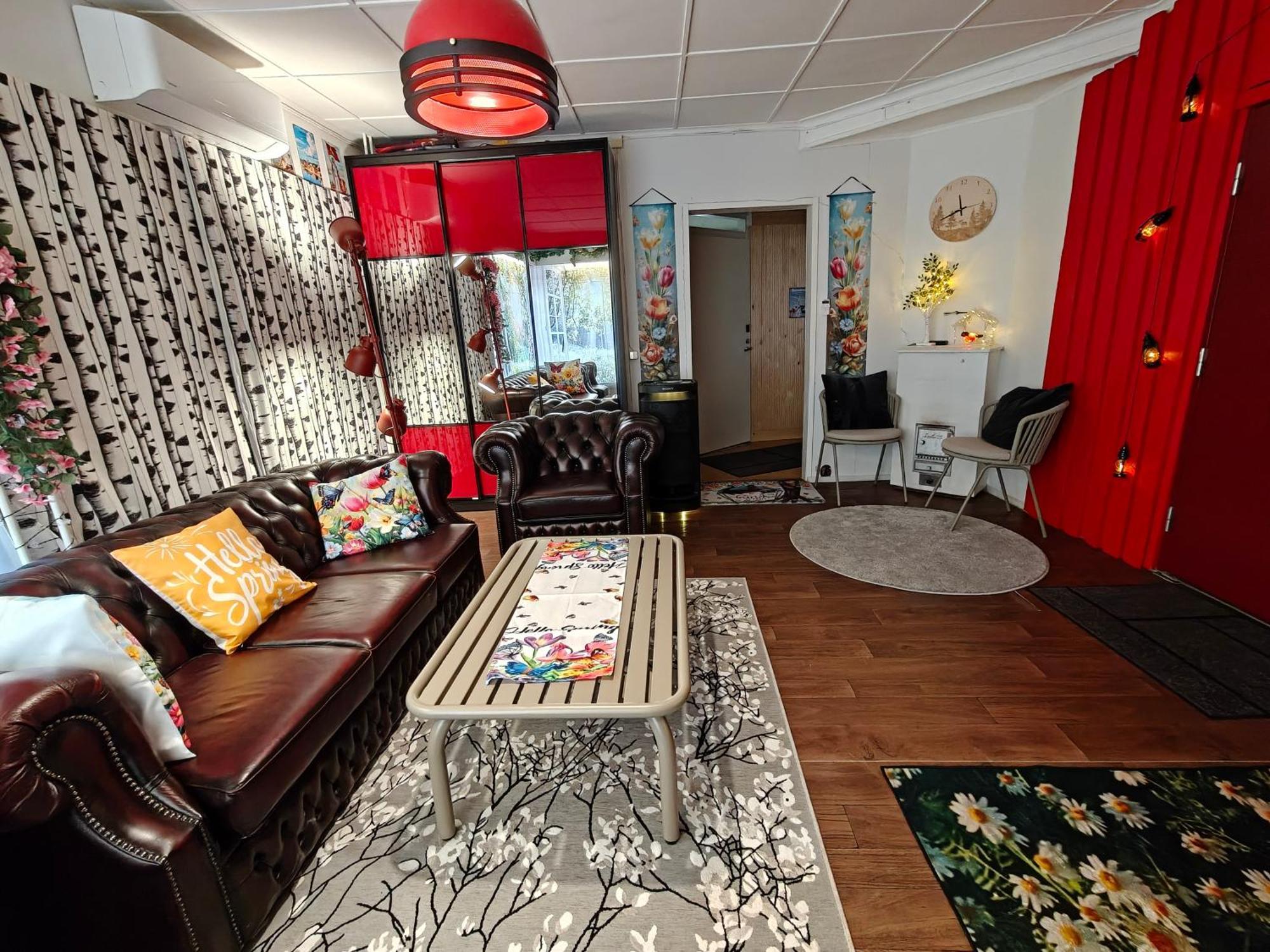 Relax & Recharge - A Unique Suite With A Touch Of Luxury - Hot Tub And Sauna Inspired Decor #Not A Real Sauna# Easy City Access - Direct Train 15 Min To City Helsinki Dış mekan fotoğraf